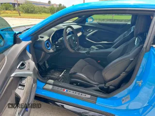 2022 Chevrolet Camaro ZL1 z VIN 1G1FK1R63N0122921, wystawiony jako Copart lot #58984575 z przebiegiem 18 742 mil mil oraz Czysty tytuł • Clean title. Historia ofert i sprzedaży dostępna na DreamBid. Obrazek 9.
