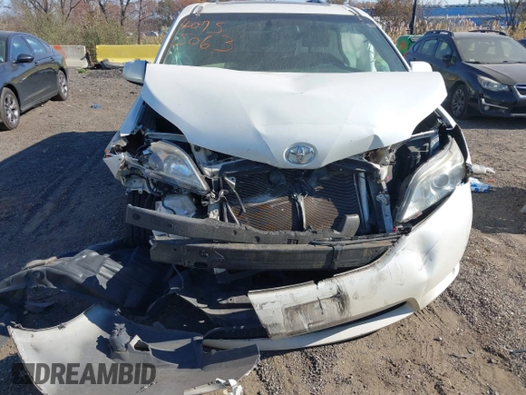 2015 Toyota Sienna Limited z VIN 5TDDK3DC4FS101226, wystawiony jako IAAI lot #40755063 z przebiegiem 153 793 mil mil oraz . Historia ofert i sprzedaży dostępna na DreamBid. Obrazek 12.