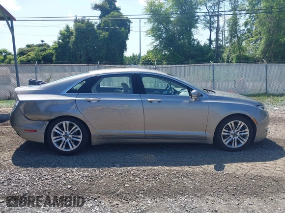 2016 Lincoln MKZ z VIN 3LN6L2J90GR614644, wystawiony jako IAAI lot #42547420 z przebiegiem 45 237 mil mil oraz . Historia ofert i sprzedaży dostępna na DreamBid. Obrazek 13.