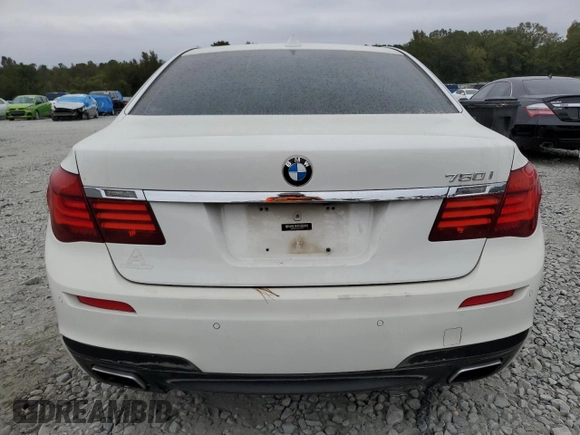 2015 BMW 7 Series 750i z VIN WBAYA8C5XFD825662, wystawiony jako Copart lot #78850474 z przebiegiem 153 080 mil mil oraz Czysty tytuł • Clean title. Historia ofert i sprzedaży dostępna na DreamBid. Obrazek 6.