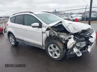 2016 Ford Escape SE z VIN 1FMCU9GX3GUA98920, wystawiony jako IAAI lot #42077538 z przebiegiem 231 294 mil mil oraz . Historia ofert i sprzedaży dostępna na DreamBid. Obrazek 1.