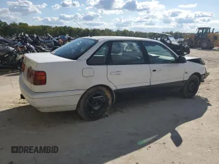 1997 Volkswagen Passat with VIN WVWGG83A0VB009323, listed as a Copart auction lot 73042334 with 261,740 mi miles and Salvage title. Bid and sale history available at DreamBid. Image 3.
