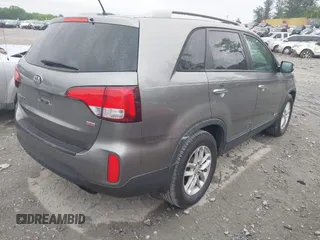2015 Kia Sorento LX with VIN 5XYKTCA61FG573531, listed as a IAAI auction lot 42086854 with 226,393 mi miles. Bid and sale history available at carsss.com. Image 4.