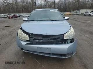 2008 Ford Focus SE z VIN 1FAHP33N48W204502, wystawiony jako Copart lot #53145615 z przebiegiem Nie podano mil oraz Szkoda całkowita • Salvage title. Historia ofert i sprzedaży dostępna na DreamBid. Obrazek 5.