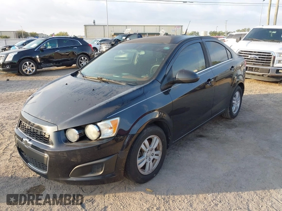 2014 Chevrolet Sonic LT z VIN 1G1JC5SB2E4223141, wystawiony jako IAAI lot #41872526 z przebiegiem 154 026 mil mil oraz . Historia ofert i sprzedaży dostępna na DreamBid. Obrazek 2.