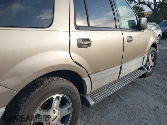 2003 Ford Expedition Special Service z VIN 1FMRU15W53LA44296, wystawiony jako IAAI lot #41084481 z przebiegiem Nie podano mil oraz . Historia ofert i sprzedaży dostępna na DreamBid. Obrazek 12.