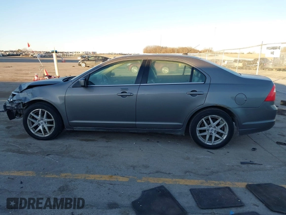 2010 Ford Fusion SEL with VIN 3FAHP0JA5AR260939, listed as a IAAI auction lot 41417420 with 178,295 mi miles. Bid and sale history available at carsss.com. Image 14.