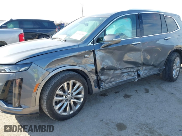 2020 Cadillac XT6 FWD Premium Luxury z VIN 1GYKPCRS8LZ129799, wystawiony jako IAAI lot #41602536 z przebiegiem 96 865 mil mil oraz . Historia ofert i sprzedaży dostępna na DreamBid. Obrazek 6.