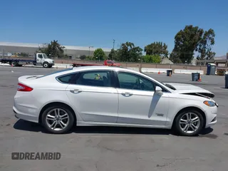 2016 Ford Fusion Titanium z VIN 3FA6P0SU1GR116118, wystawiony jako IAAI lot #42685489 z przebiegiem 138 690 mil mil oraz . Historia ofert i sprzedaży dostępna na DreamBid. Obrazek 13.
