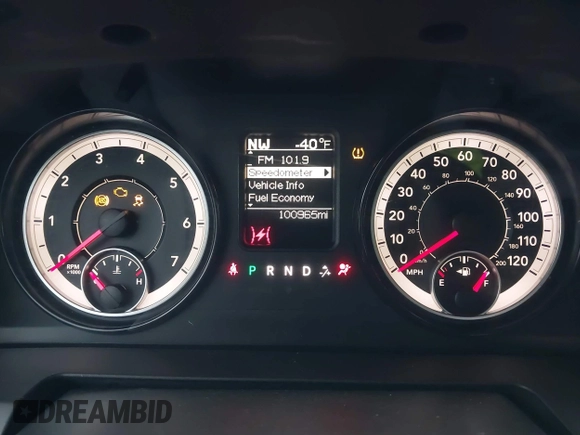 2017 Ram 1500 SLT z VIN 1C6RR7GG7HS704583, wystawiony jako IAAI lot #41080645 z przebiegiem 100 965 mil mil oraz . Historia ofert i sprzedaży dostępna na DreamBid. Obrazek 7.