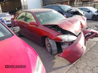 2005 Toyota Camry STD z VIN 4T1BE32K95U070618, wystawiony jako IAAI lot #41349454 z przebiegiem Nie podano mil oraz . Historia ofert i sprzedaży dostępna na DreamBid. Obrazek 1.