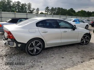 2019 Volvo S60 R-Design with VIN 7JR102FMXKG015692, listed as a Copart auction lot 57598173 with 26,004 mi miles. Bid and sale history available at carsss.com. Image 3.