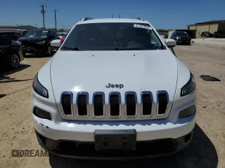 2015 Jeep Cherokee Latitude with VIN 1C4PJLCSXFW643701, listed as a Copart auction lot 51322805 with 67,415 mi miles and Salvage Title. Bid and sale history available at carsss.com. Image 5.
