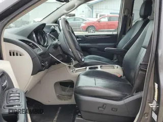 2016 Chrysler Town & Country Touring z VIN 2C4RC1CG1GR302345, wystawiony jako Copart lot #51787625 z przebiegiem 118 478 mil mil oraz Szkody całkowita. Historia ofert i sprzedaży dostępna na DreamBid. Obrazek 7.