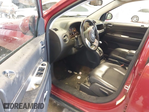 2016 Jeep Compass Latitude z VIN 1C4NJDEB5GD587688, wystawiony jako IAAI lot #41968742 z przebiegiem 113 791 mil mil oraz . Historia ofert i sprzedaży dostępna na DreamBid. Obrazek 5.