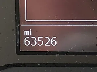 2019 Volkswagen Jetta GLI S z VIN 3VW6T7BU3KM255295, wystawiony jako IAAI lot #42173746 z przebiegiem 63 526 mil mil oraz . Historia ofert i sprzedaży dostępna na DreamBid. Obrazek 7.