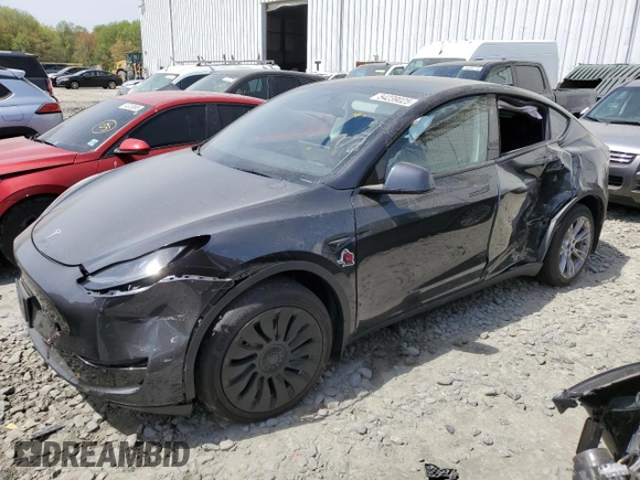 2024 Tesla Model Y Long Range with VIN 7SAYGDEE4RF990274, listed as a Copart auction lot 54239025 with 8,726 mi miles and Salvage title. Bid and sale history available at DreamBid. Image 1.