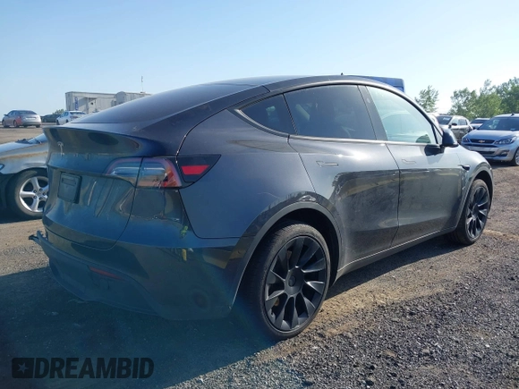 2024 Tesla Model Y z VIN 7SAYGDED8RF158878, wystawiony jako IAAI lot #42514586 z przebiegiem 18 594 mil mil oraz . Historia ofert i sprzedaży dostępna na DreamBid. Obrazek 4.