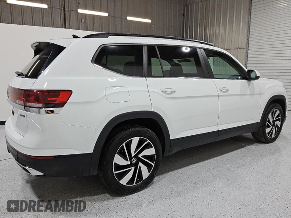 2024 Volkswagen Atlas SE with VIN 1V2HR2CA1RC546860, listed as a Copart auction lot 55703805 with 33,296 mi miles and Clean title. Bid and sale history available at DreamBid. Image 3.