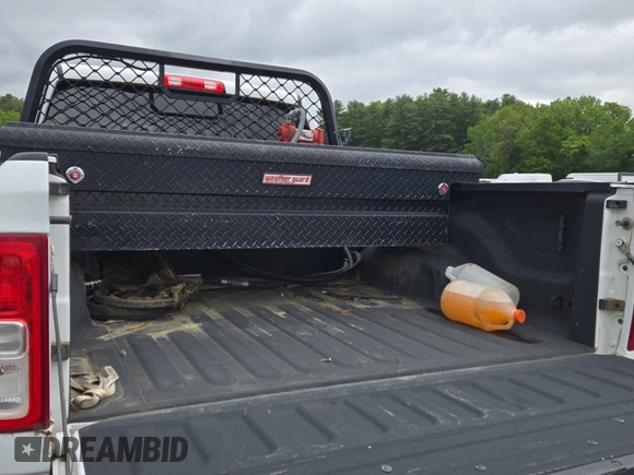 2019 Ram 2500 Tradesman with VIN 3C6UR5CL1KG598101, listed as a IAAI auction lot 42667301 with 90,262 mi miles and . Bid and sale history available at DreamBid. Image 8.
