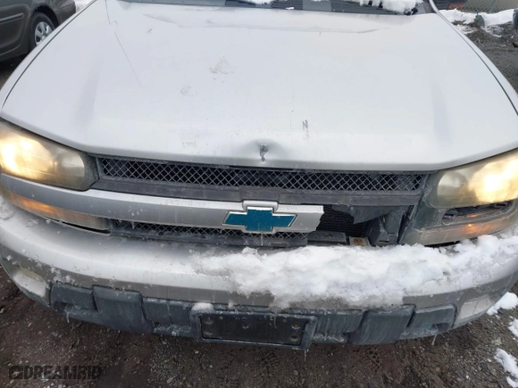 2005 Chevrolet TrailBlazer LT with VIN 1GNDT13S252382322, listed as a IAAI auction lot 41383480 with 220,266 mi miles. Bid and sale history available at carsss.com. Image 6.
