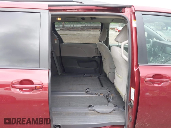 2018 Toyota Sienna LE Auto Access Seat с VIN 5TDKZ3DCXJS958114, выставлен на аукционе IAAI как лот 42429204 с пробегом 165 140 миль миль и . История ставок и продаж доступна на DreamBid. Изображение 8.