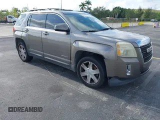 2011 GMC Terrain SLT-1 z VIN 2CTALUEC3B6213190, wystawiony jako IAAI lot #42190647 z przebiegiem 196 725 mil mil oraz . Historia ofert i sprzedaży dostępna na DreamBid. Obrazek 1.