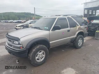 2000 Chevrolet Blazer LS с VIN 1GNCT18W7YK161195, выставлен на аукционе IAAI как лот 42329599 с пробегом 122 834 миль миль и . История ставок и продаж доступна на DreamBid. Изображение 2.