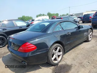 2005 Mercedes-Benz SL 500 z VIN WDBSK75F25F088450, wystawiony jako IAAI lot #42424662 z przebiegiem 104 259 mil mil oraz . Historia ofert i sprzedaży dostępna na DreamBid. Obrazek 4.
