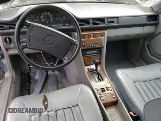 1988 Mercedes-Benz 300 with VIN WDBEA50D4JA612702, listed as a Copart auction lot 54090305 with 104,558 mi miles and Clean Title. Bid and sale history available at DreamBid. Image 8.