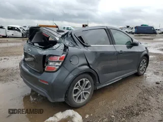 2018 Chevrolet Sonic LT z VIN 1G1JD6SH0J4108152, wystawiony jako Copart lot #55585585 z przebiegiem 42 040 mil mil oraz Szkoda całkowita • Salvage title. Historia ofert i sprzedaży dostępna na DreamBid. Obrazek 3.