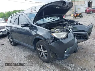 2018 Toyota RAV4 XLE z VIN 2T3WFREV8JW429188, wystawiony jako IAAI lot #42121963 z przebiegiem 133 462 mil mil oraz . Historia ofert i sprzedaży dostępna na DreamBid. Obrazek 1.