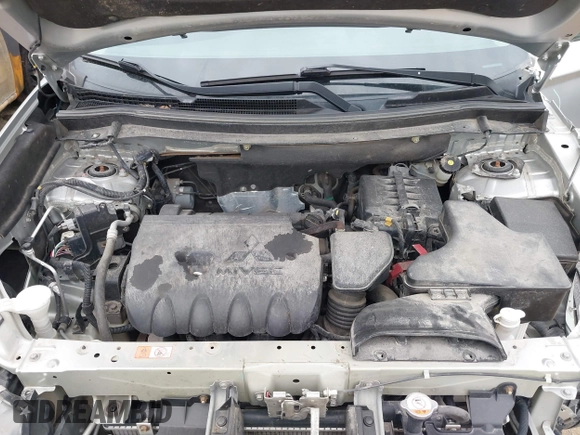 2020 Mitsubishi Outlander ES z VIN JA4AZ3A32LZ026792, wystawiony jako IAAI lot #41907596 z przebiegiem 145 638 mil mil oraz . Historia ofert i sprzedaży dostępna na DreamBid. Obrazek 10.