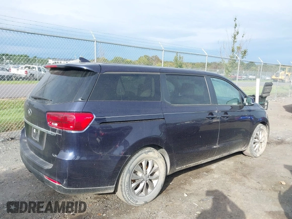 2020 Kia Sedona LX with VIN KNDMB5C1XL6618392, listed as a IAAI auction lot 40519236 with 27,890 mi miles. Bid and sale history available at carsss.com. Image 4.