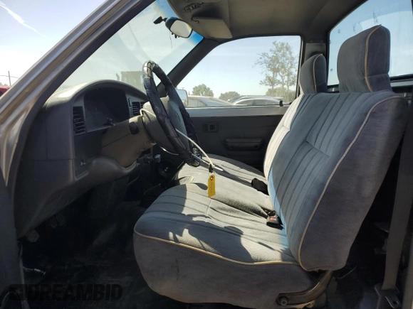 1992 Toyota Pickup z VIN JT4RN81A1N0094217, wystawiony jako Copart lot #56062545 z przebiegiem 242 256 mil mil oraz Szkoda całkowita • Salvage title. Historia ofert i sprzedaży dostępna na DreamBid. Obrazek 7.