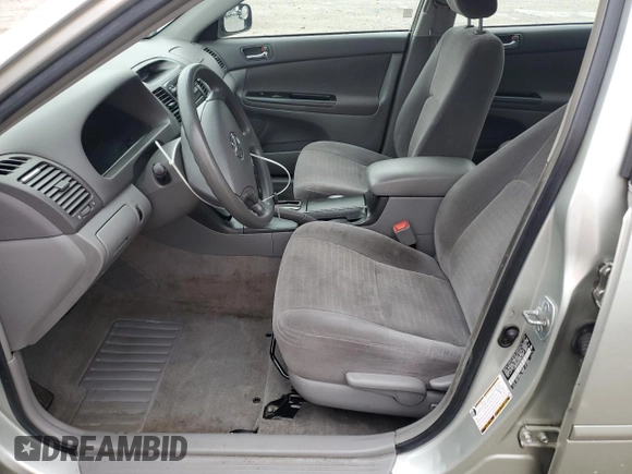 2006 Toyota Camry STD z VIN JTDBE32K563064598, wystawiony jako Copart lot #57246285 z przebiegiem 112 093 mil mil oraz Czysty tytuł • Clean title. Historia ofert i sprzedaży dostępna na DreamBid. Obrazek 7.