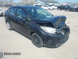 2013 Ford Fiesta S z VIN 3FADP4AJ8DM183796, wystawiony jako IAAI lot #42106687 z przebiegiem 130 315 mil mil oraz . Historia ofert i sprzedaży dostępna na DreamBid. Obrazek 1.