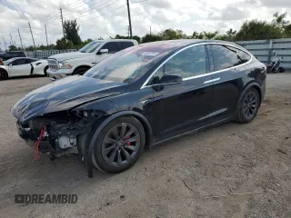 2017 Tesla Model X P90D with VIN 5YJXCAE4XHF051106, listed as a Copart auction lot 52547574 with 32,611 mi miles. Bid and sale history available at carsss.com. Image 1.