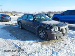 2005 Chrysler 300 with VIN 2C3AA63H65H526016, listed as a IAAI auction lot 41296420 with 136,794 mi miles. Bid and sale history available at carsss.com. Image 1.