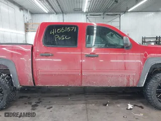 2008 Chevrolet Silverado 1500 LTZ with VIN 3GCEK13358G174925, listed as a IAAI auction lot 41551571 with 212,718 mi miles. Bid and sale history available at carsss.com. Image 14.
