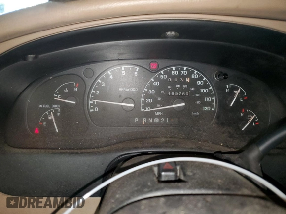 1998 Ford Explorer XL z VIN 1FMZU32E7WZB28628, wystawiony jako Copart lot #82200834 z przebiegiem 195 760 mil mil oraz Czysty tytuł • Clean title. Historia ofert i sprzedaży dostępna na DreamBid. Obrazek 9.