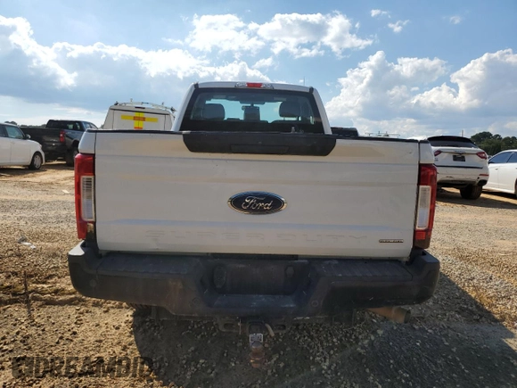 2018 Ford F-250 XL z VIN 1FTBF2A60JEB43301, wystawiony jako Copart lot #72431894 z przebiegiem 49 141 mil mil oraz Czysty tytuł • Clean title. Historia ofert i sprzedaży dostępna na DreamBid. Obrazek 6.