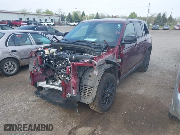 2025 Jeep Grand Cherokee Laredo z VIN 1C4RJHAG5S8657198, wystawiony jako IAAI lot #42146067 z przebiegiem 5186 mil mil oraz . Historia ofert i sprzedaży dostępna na DreamBid. Obrazek 17.