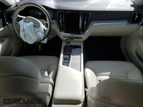2021 Volvo V60 z VIN YV4102WK3M1065110, wystawiony jako Copart lot #49834295 z przebiegiem 22 964 mil mil oraz Szkoda całkowita • Salvage title. Historia ofert i sprzedaży dostępna na DreamBid. Obrazek 8.