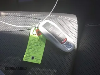 2024 Porsche Macan S с VIN WP1AG2A51RLB39585, выставлен на аукционе IAAI как лот 41750024 с пробегом Не указан миль и . История ставок и продаж доступна на DreamBid. Изображение 11.