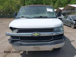 2005 Chevrolet Express Passenger z VIN 1GAHG35U051181753, wystawiony jako IAAI lot #42074333 z przebiegiem 335 090 mil mil oraz . Historia ofert i sprzedaży dostępna na DreamBid. Obrazek 12.