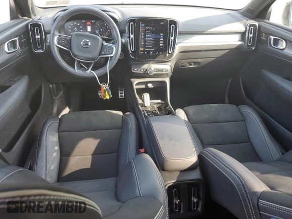 2021 Volvo XC40 R-Design with VIN YV4162UM9M2401811, listed as a Copart auction lot 59177733 with 11,993 mi miles and . Bid and sale history available at carsss.com. Image 8.