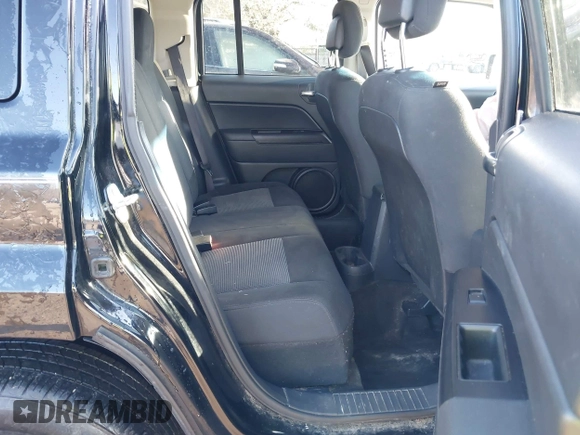 2016 Jeep Patriot Sport with VIN 1C4NJPBAXGD699514, listed as a IAAI auction lot 41945662 with 100,111 mi miles. Bid and sale history available at carsss.com. Image 8.