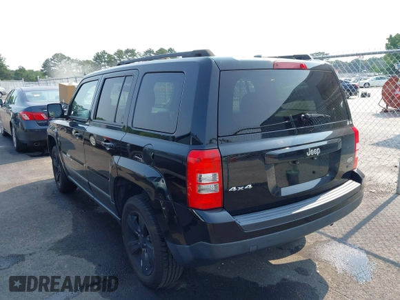 2015 Jeep Patriot High Altitude z VIN 1C4NJRFB3FD189910, wystawiony jako IAAI lot #42410866 z przebiegiem 141 669 mil mil oraz . Historia ofert i sprzedaży dostępna na DreamBid. Obrazek 3.