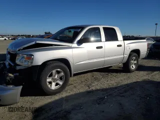 2010 Dodge Dakota Bighorn/Lonestar z VIN 1D7CE3GK6AS179132, wystawiony jako Copart lot #79316804 z przebiegiem 134 033 mil mil oraz Szkoda całkowita • Salvage title. Historia ofert i sprzedaży dostępna na DreamBid. Obrazek 1.